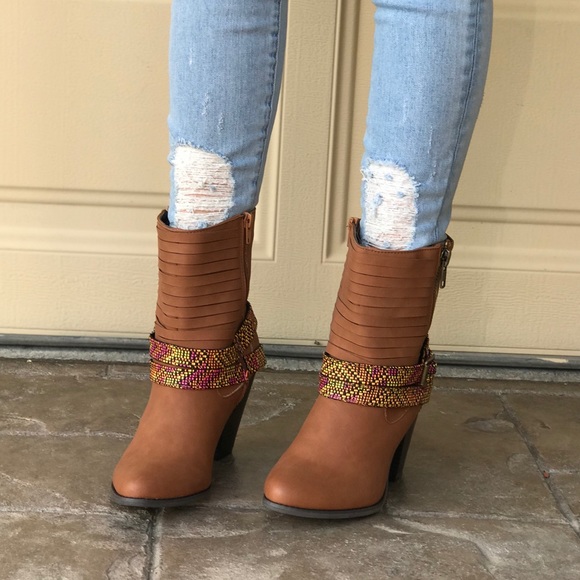 NIB Tan Boho Chic Beaded Belted Embellished Boots - Picture 5 of 8